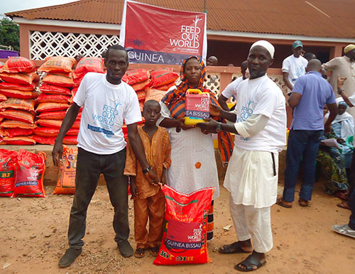 Feeding hungry people in Guinea